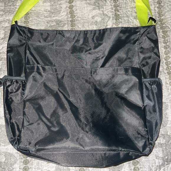 SALE✨ Large Diaper Bag - Large Organization & Storage Bag - Picture 4 of 5